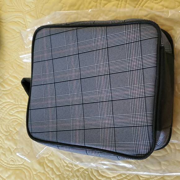 Bella Rose toiletry bag - Picture 3 of 5